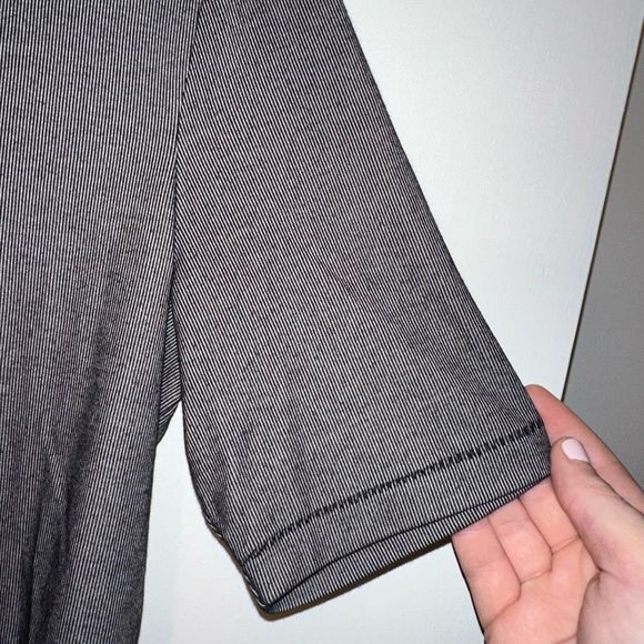 Rag & Bone Womens Crop Top Striped Short Sleeve Shirt Zip Black Gray Size 10 - Picture 2 of 7